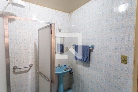 Casa à venda com 330m², 3 quartos e 2 vagas Casa à venda com 330m², 3 quartos e 2 vagasBanheiro Social no 2° Pavimento