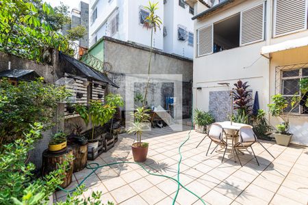 Casa à venda com 330m², 3 quartos e 2 vagas Casa à venda com 330m², 3 quartos e 2 vagasQuintal