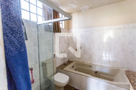 Casa à venda com 330m², 3 quartos e 2 vagas Casa à venda com 330m², 3 quartos e 2 vagasBanheiro da Suíte 1 no 1° Pavimento