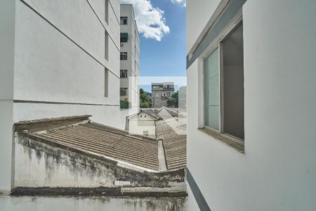 Apartamento à venda com 80m², 2 quartos e 1 vagaÁrea de Serviço Vista