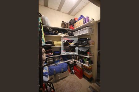 Casa à venda com 609m², 5 quartos e 4 vagasCloset da suíte