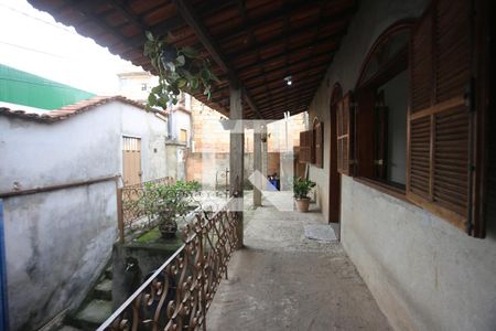 Casa à venda com 609m², 5 quartos e 4 vagasCorredor externo