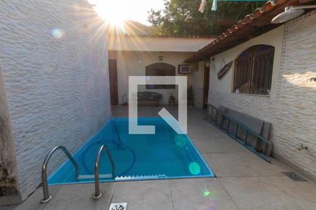 Casa à venda com 159m², 3 quartos e 2 vagas Casa à venda com 159m², 3 quartos e 2 vagasÁrea externa