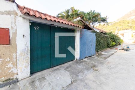 Casa à venda com 159m², 3 quartos e 2 vagas Casa à venda com 159m², 3 quartos e 2 vagasFachada