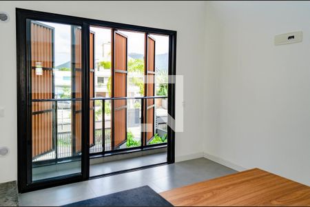 Sala / Cozinha de apartamento para alugar com 2 quartos, 72m² em Rio Tavares, Florianópolis