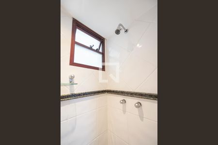 Apartamento para alugar com 60m², 1 quarto e 1 vagaChuveiro