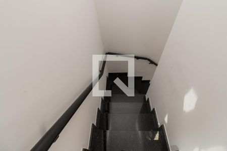 Apartamento para alugar com 60m², 2 quartos e sem vaga Apartamento para alugar com 60m², 2 quartos e sem vagaEscada