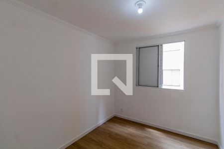 Quarto 2 de apartamento para alugar com 2 quartos, 48m² em Vila Carmosina, São Paulo