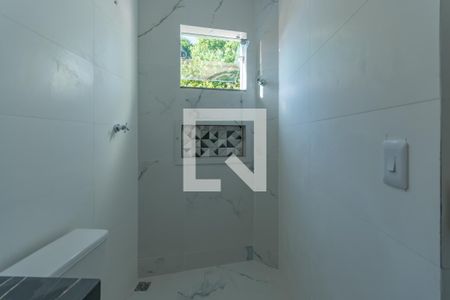Banheiro de kitnet/studio para alugar com 1 quarto, 25m² em Copacabana, Belo Horizonte