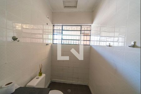 Banheiro  de casa à venda com 2 quartos, 126m² em Vila Guarani, Santo André
