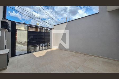 Casa à venda com 100m², 3 quartos e 2 vagas Casa à venda com 100m², 3 quartos e 2 vagasGaragem