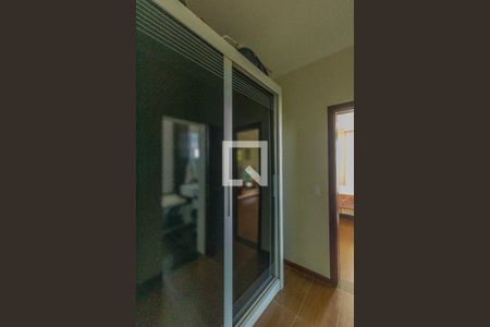 Casa à venda com 1000m², 4 quartos e 6 vagas Casa à venda com 1000m², 4 quartos e 6 vagasCloset da Suite