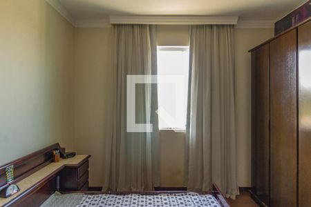 Casa à venda com 1000m², 4 quartos e 6 vagas Casa à venda com 1000m², 4 quartos e 6 vagasQuarto 1