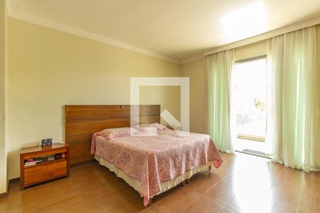 Casa à venda com 1000m², 4 quartos e 6 vagas Casa à venda com 1000m², 4 quartos e 6 vagasSuite