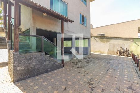 Casa à venda com 1000m², 4 quartos e 6 vagas Casa à venda com 1000m², 4 quartos e 6 vagasArea Externa