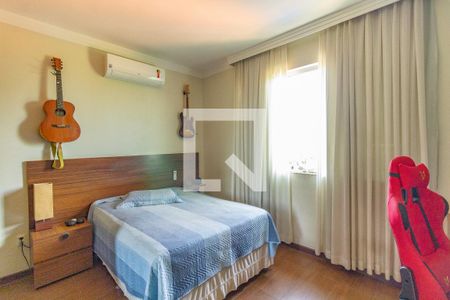 Casa à venda com 1000m², 4 quartos e 6 vagas Casa à venda com 1000m², 4 quartos e 6 vagasQuarto 2