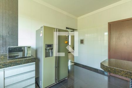 Casa à venda com 1000m², 4 quartos e 6 vagas Casa à venda com 1000m², 4 quartos e 6 vagasCozinha