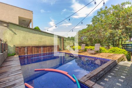 Casa à venda com 1000m², 4 quartos e 6 vagas Casa à venda com 1000m², 4 quartos e 6 vagasPiscina