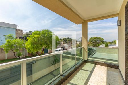 Casa à venda com 1000m², 4 quartos e 6 vagas Casa à venda com 1000m², 4 quartos e 6 vagasVaranda da Suite