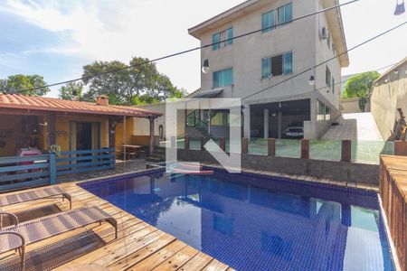 Casa à venda com 1000m², 4 quartos e 6 vagas Casa à venda com 1000m², 4 quartos e 6 vagasPiscina