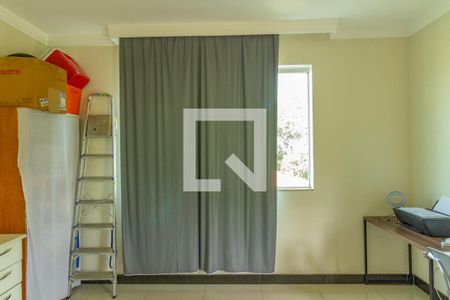 Casa à venda com 1000m², 4 quartos e 6 vagas Casa à venda com 1000m², 4 quartos e 6 vagasEscritório