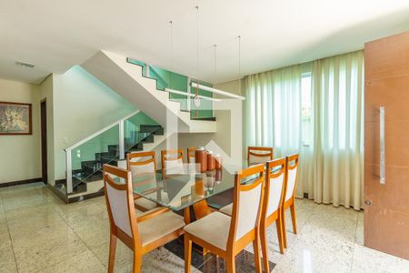 Casa à venda com 1000m², 4 quartos e 6 vagas Casa à venda com 1000m², 4 quartos e 6 vagasCopa