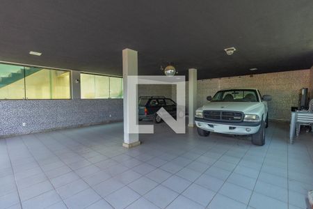 Casa à venda com 1000m², 4 quartos e 6 vagas Casa à venda com 1000m², 4 quartos e 6 vagasSalão de Festas