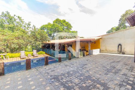 Casa à venda com 1000m², 4 quartos e 6 vagas Casa à venda com 1000m², 4 quartos e 6 vagasArea Externa