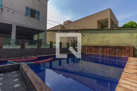 Casa à venda com 1000m², 4 quartos e 6 vagas Casa à venda com 1000m², 4 quartos e 6 vagasPiscina