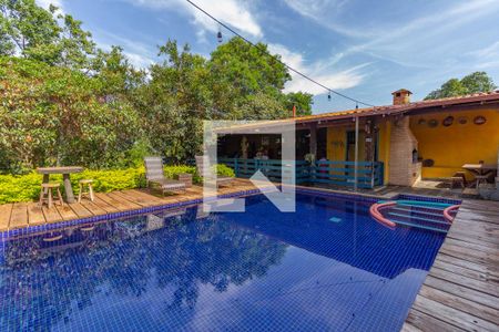 Casa à venda com 1000m², 4 quartos e 6 vagas Casa à venda com 1000m², 4 quartos e 6 vagasPiscina