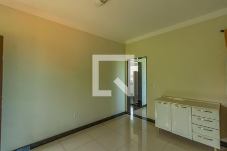 Casa à venda com 1000m², 4 quartos e 6 vagas Casa à venda com 1000m², 4 quartos e 6 vagasEscritório