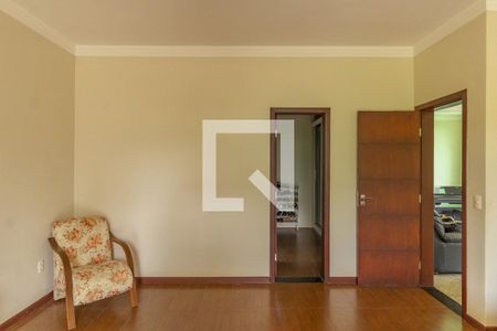 Casa à venda com 1000m², 4 quartos e 6 vagas Casa à venda com 1000m², 4 quartos e 6 vagasSuite