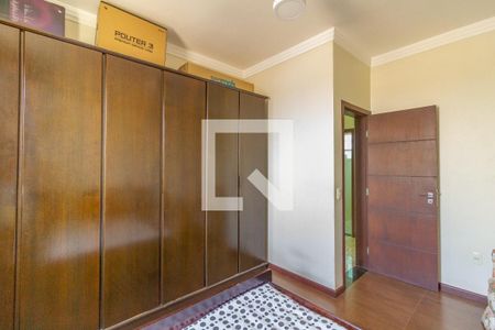 Casa à venda com 1000m², 4 quartos e 6 vagas Casa à venda com 1000m², 4 quartos e 6 vagasQuarto 1