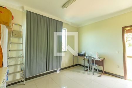 Casa à venda com 1000m², 4 quartos e 6 vagas Casa à venda com 1000m², 4 quartos e 6 vagasEscritório