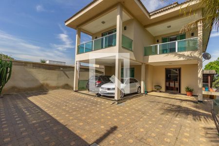 Casa à venda com 1000m², 4 quartos e 6 vagas Casa à venda com 1000m², 4 quartos e 6 vagasArea Externa