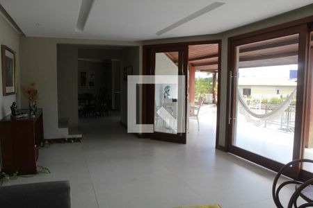 Sala de casa de condomínio para alugar com 4 quartos, 500m² em Patamares, Salvador