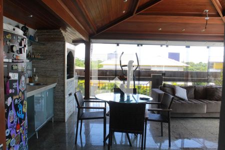 Sala de TV de casa de condomínio para alugar com 4 quartos, 500m² em Patamares, Salvador