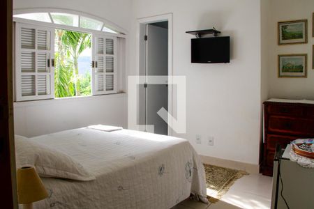 Casa de condomínio à venda com 3590m², 4 quartos e 6 vagas Casa de condomínio à venda com 3590m², 4 quartos e 6 vagasQuarto 1