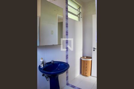 Casa de condomínio à venda com 3590m², 4 quartos e 6 vagas Casa de condomínio à venda com 3590m², 4 quartos e 6 vagasBanheiro