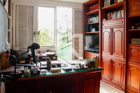 Casa de condomínio à venda com 3590m², 4 quartos e 6 vagas Casa de condomínio à venda com 3590m², 4 quartos e 6 vagasQuarto 5 - Escritório