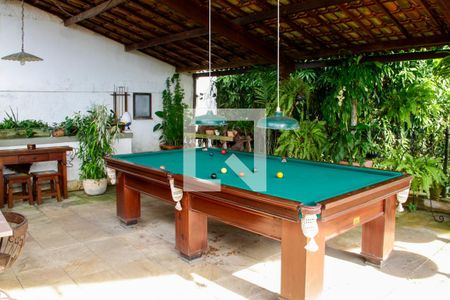 Casa de condomínio à venda com 3590m², 4 quartos e 6 vagas Casa de condomínio à venda com 3590m², 4 quartos e 6 vagasSala de estar da churrasqueira