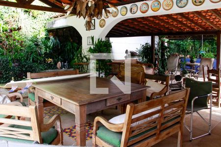 Casa de condomínio à venda com 3590m², 4 quartos e 6 vagas Casa de condomínio à venda com 3590m², 4 quartos e 6 vagasSala da churrasqueira