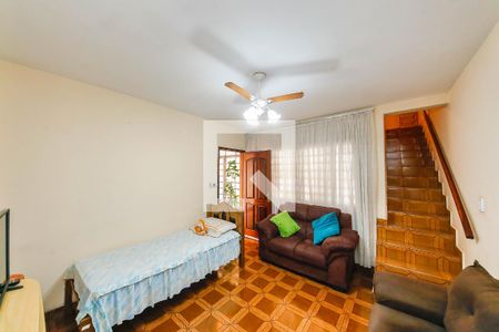 Sala de casa para alugar com 2 quartos, 120m² em Vila Ivone, São Paulo