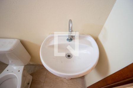 Casa de condomínio para alugar com 64m², 1 quarto e sem vagaBanheiro