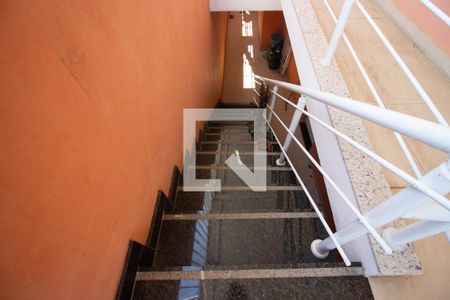 Casa de condomínio para alugar com 64m², 1 quarto e sem vagaEscada