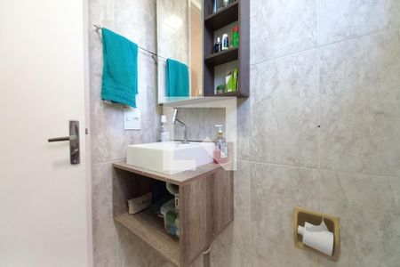 Banheiro de apartamento à venda com 1 quarto, 45m² em Castelo, Campinas