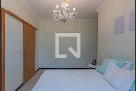 Casa à venda com 200m², 3 quartos e 4 vagas Casa à venda com 200m², 3 quartos e 4 vagasSuíte