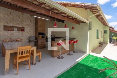 Casa à venda com 200m², 3 quartos e 4 vagas Casa à venda com 200m², 3 quartos e 4 vagasÁrea Gourmet - Quintal