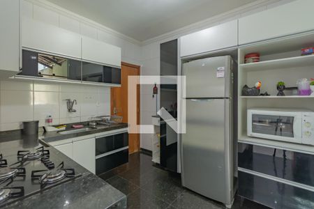 Casa à venda com 200m², 3 quartos e 4 vagas Casa à venda com 200m², 3 quartos e 4 vagasCozinha