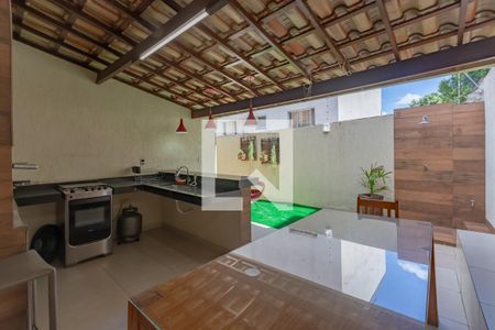 Casa à venda com 200m², 3 quartos e 4 vagas Casa à venda com 200m², 3 quartos e 4 vagasÁrea Gourmet - Quintal